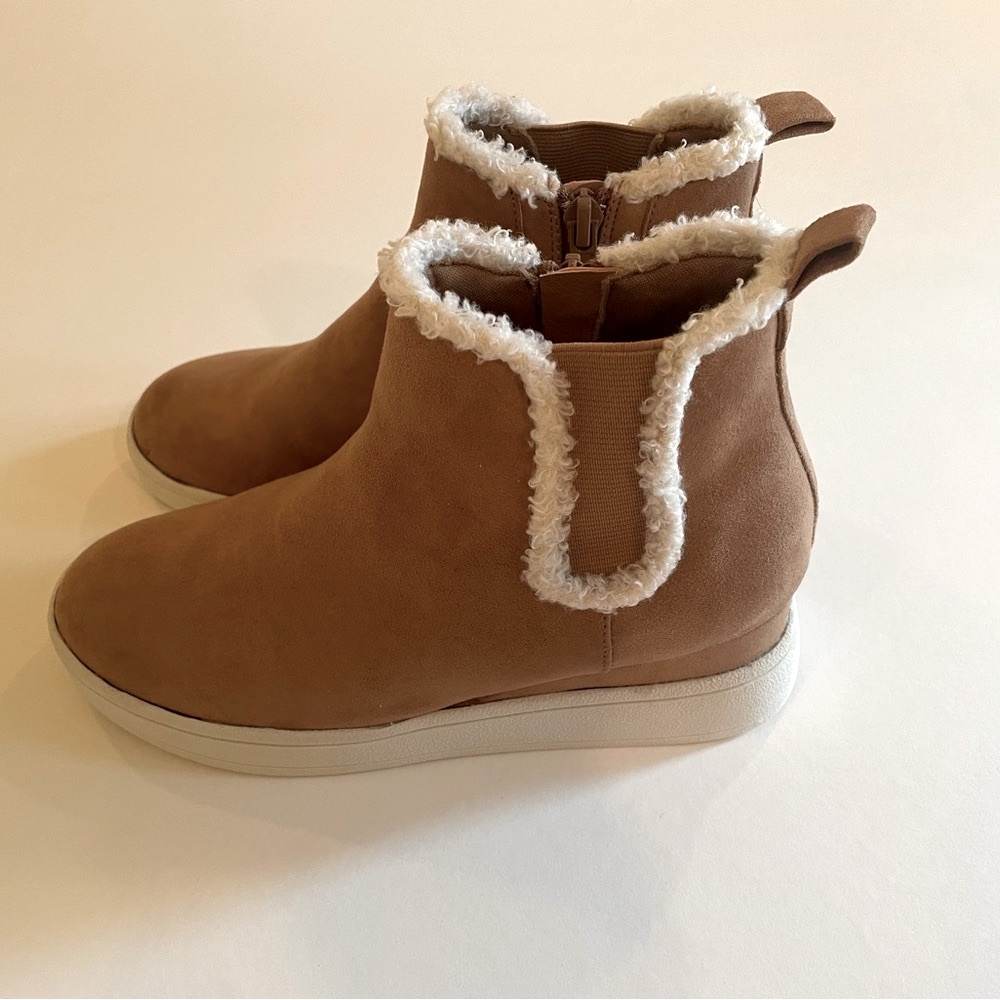 Mia Girls size 2 youth wedge Bootie